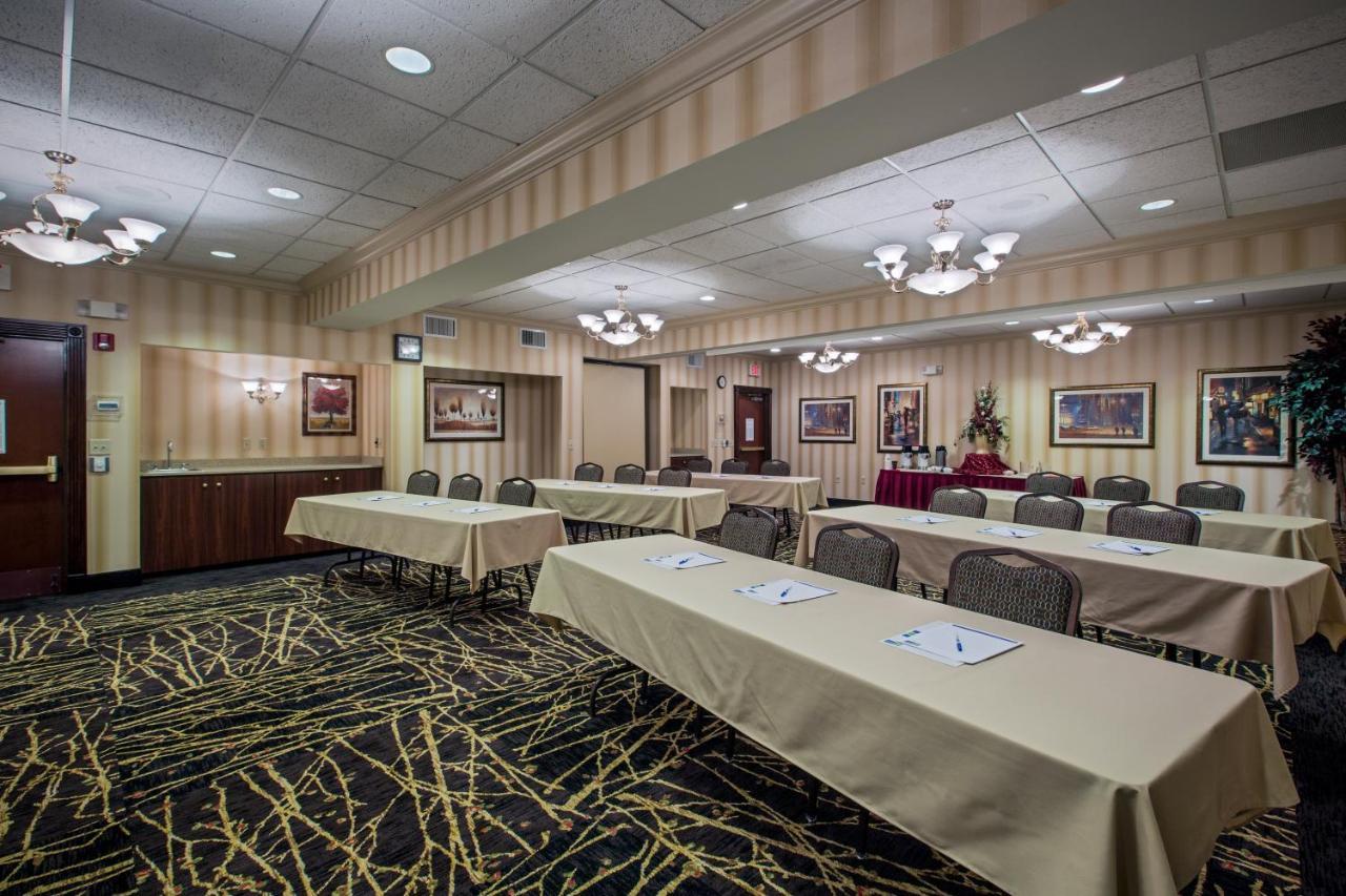 Holiday Inn Express Hotel & Suites Youngstown North-Warren/Niles, An Ihg Hotel Экстерьер фото